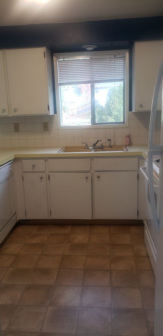 Foto del edificio - 13315-13317 E 26th Ave