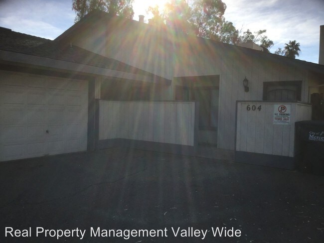 Building Photo - 2 br, 2 bath House - 604 W. Yosemite Avenue
