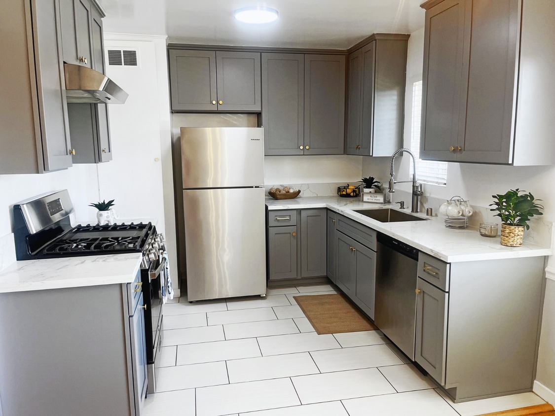 Primary Photo - 113 N. Parish Pl
