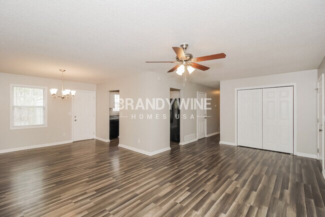Foto del edificio - 230 Brookside Dr