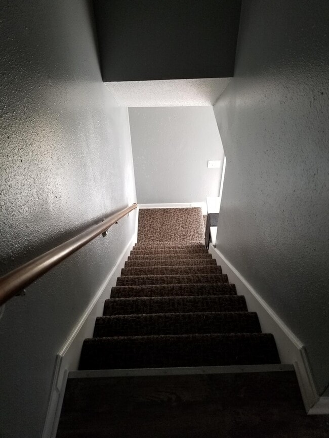 Building Photo - Updated duplex in Center School District