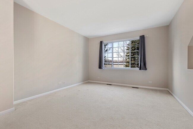 Foto del edificio - 507 Cary Woods Cir