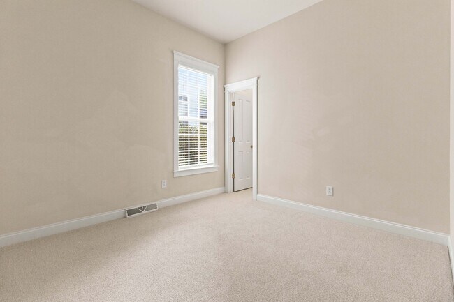 Building Photo - 14035 Bankside Dr