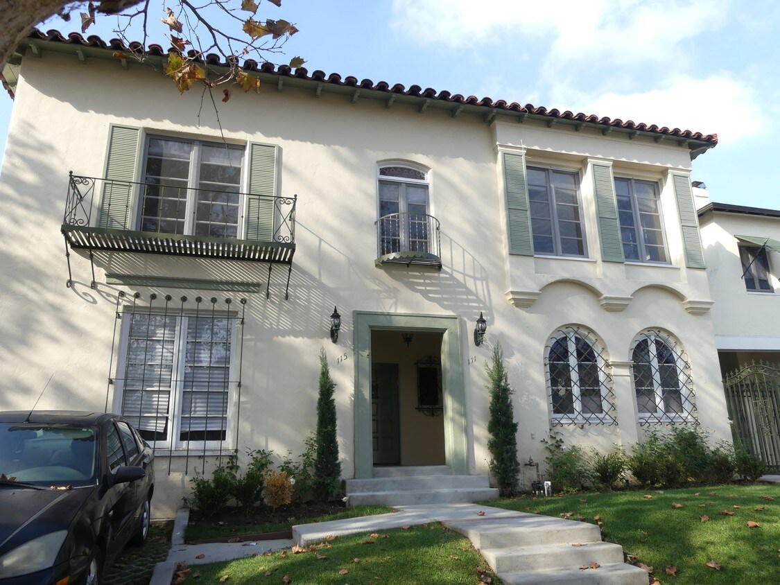 Primary Photo - 111 N Mansfield Ave