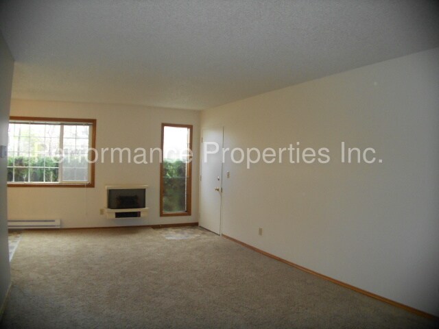 Building Photo - 2205 NE 46th Ave