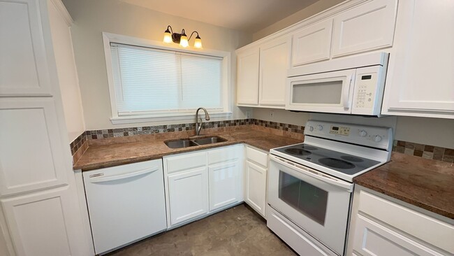 Foto del edificio - Newly upgraded 3-bedroom by City Park!