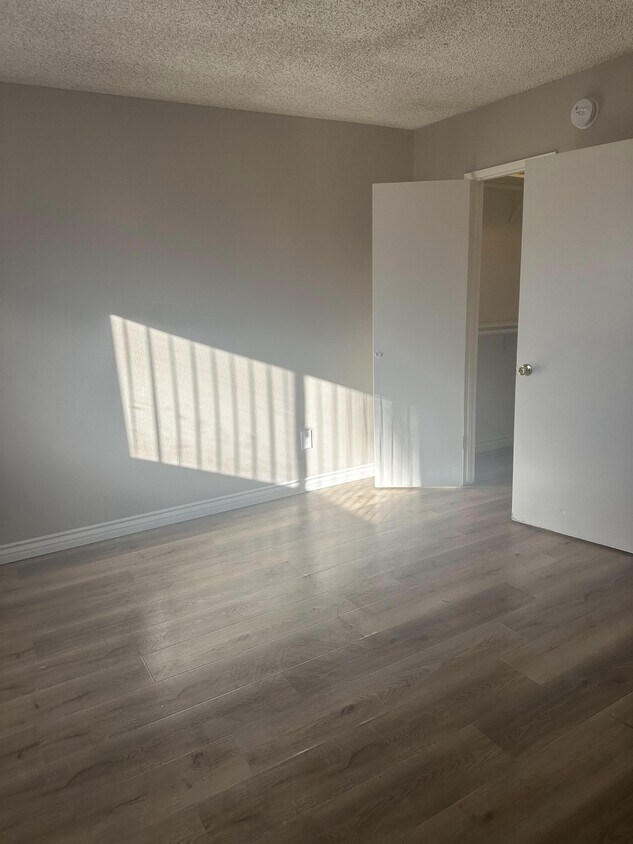 Building Photo - 9075 Cedros Ave