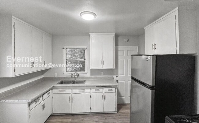 Building Photo - 6618 Laird Ave