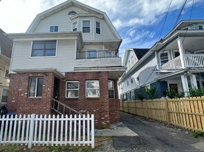 Building Photo - 40 Vine St