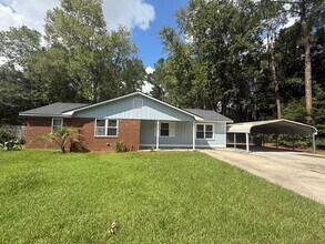 Building Photo - 814 Kelly Dr