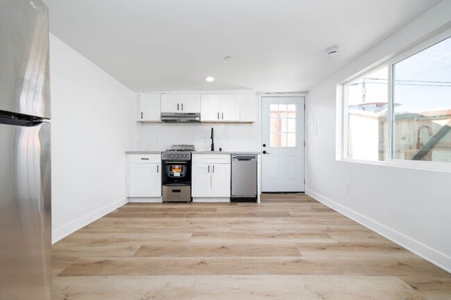 Building Photo - 6965 Saranac St