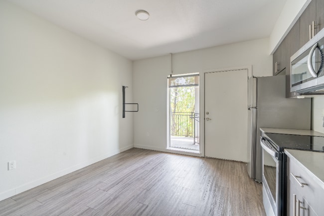 Photo - 4620 N Maryland Ave Apartment