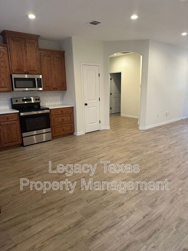 Building Photo - 2323 CR 704