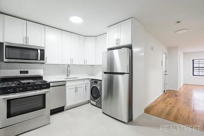 Foto del edificio - Brand New 3 Bed 2 Bath in Bushwick!