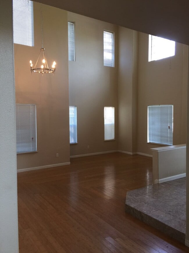 Foto del edificio - 5124 Paddock Ct