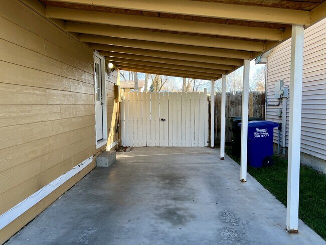 Foto del edificio - 951 Sunrise Dr