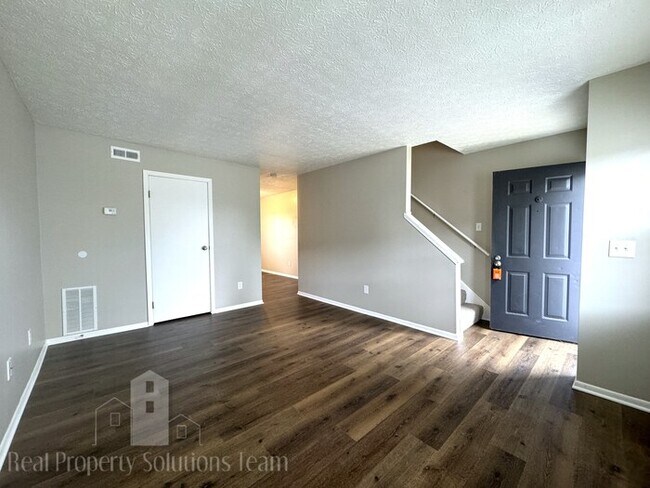 Building Photo - 2636 Sandbury Blvd