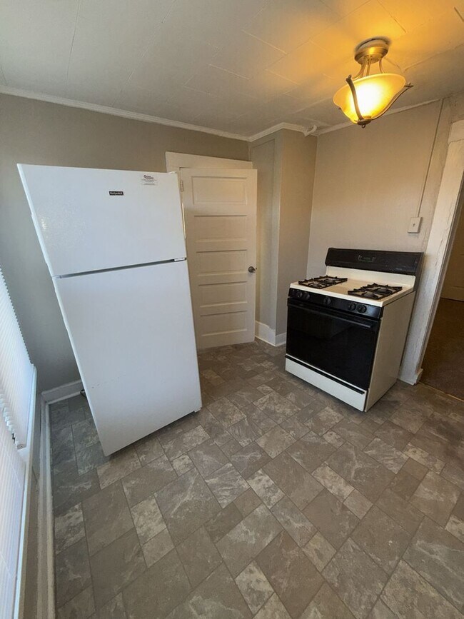 Foto del edificio - 1424 W. Fourth St. - 3 Unit