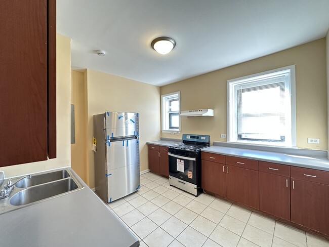 Building Photo - 4035 W Gladys Ave