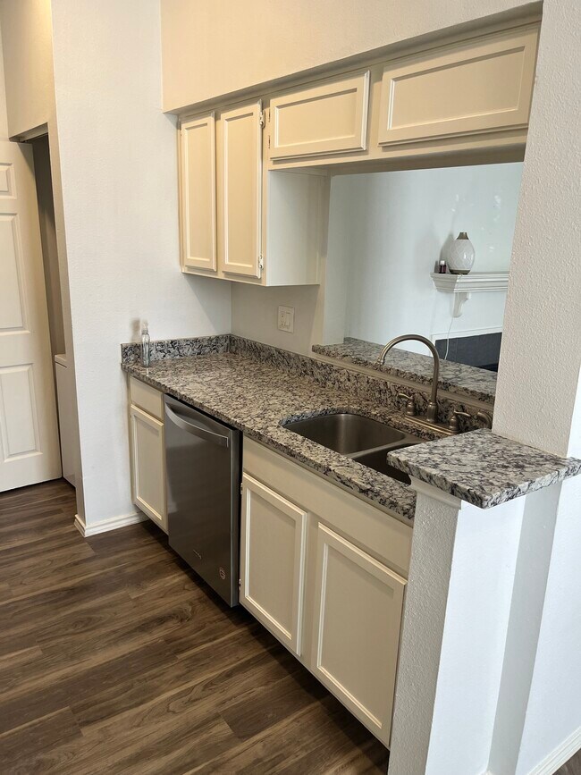 Building Photo - 3711 Cedarplaza Ln