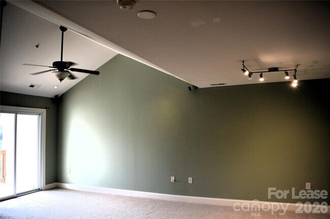 Foto del edificio - 6321 Park Creek Dr