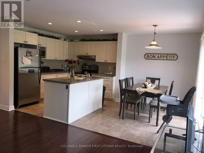 Building Photo - 601 Clearbrook Dr