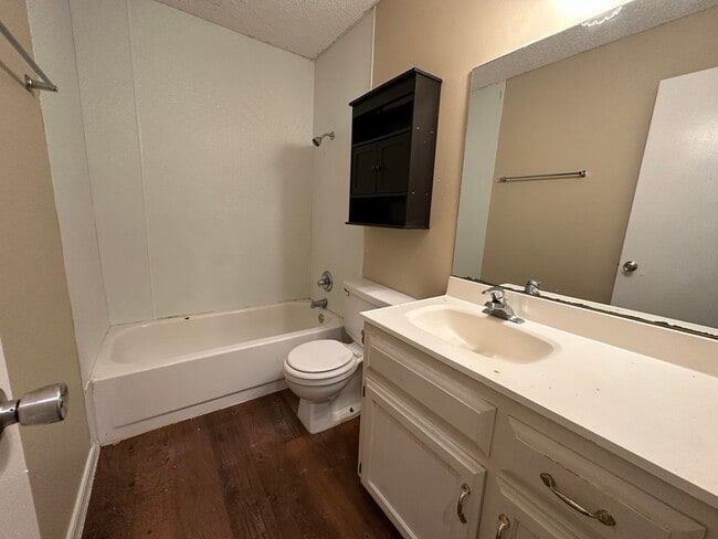 Building Photo - 8510 Harvard Dr