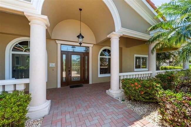 Building Photo - 529 Key Royale Dr