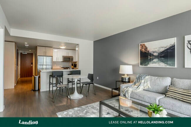 Building Photo - 515 W 38th St