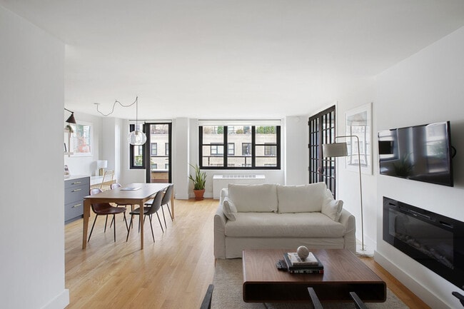 Building Photo - 315 W 57th St