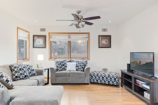 Building Photo - 119 Circle Dr