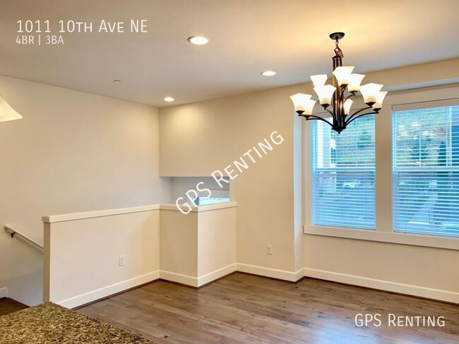 Building Photo - Issaquah Townhome at the Brownstone