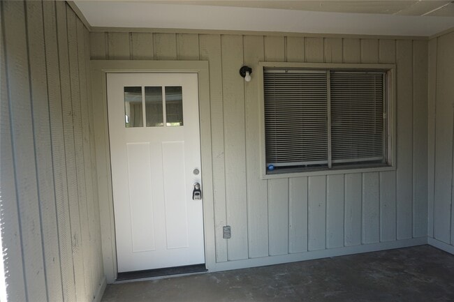 Building Photo - 1913 Normal Park Dr