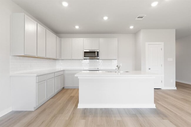 Building Photo - 220 Lazy Lizzy Rd