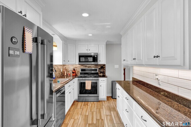 Foto del edificio - 75 Glenwood Dr