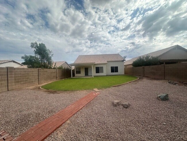 Foto del edificio - GREAT GILBERT LOCATION, COOPER AND CHANDLER