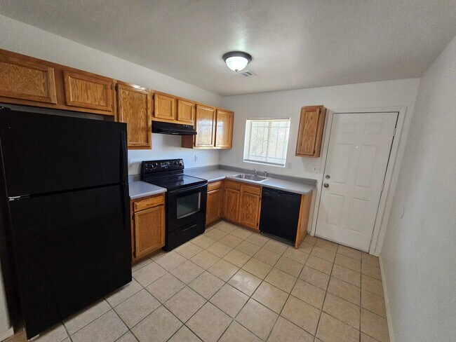 Foto del edificio - FREE RENT EARLY  ENTRY Peaceful Desert Ret...