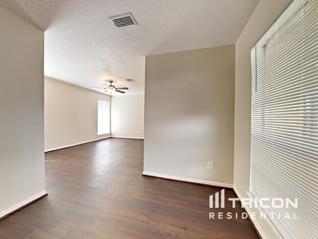 Foto del edificio - 7022 Sandy Knolls Dr