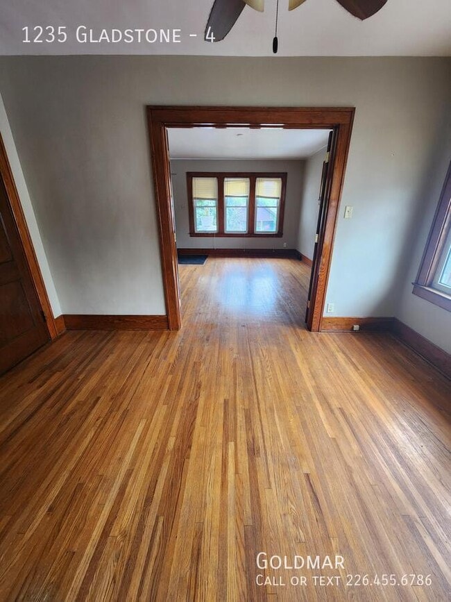Building Photo - 2 Bedroom 4 Plex off Ottawa St.