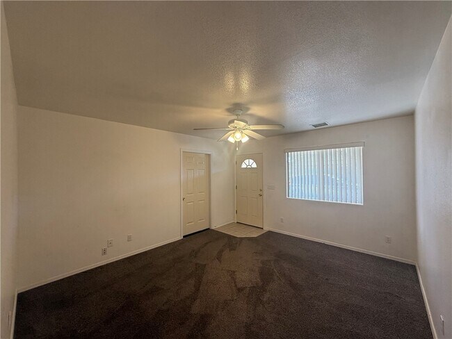 Foto del edificio - 3354 Armour Ln