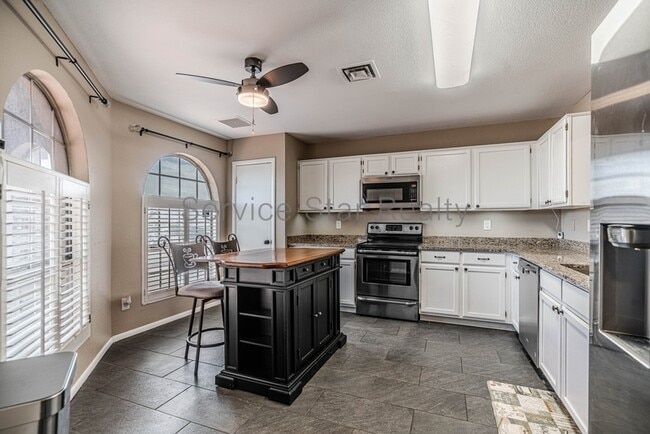 Building Photo - 7730 W Shaw Butte Dr