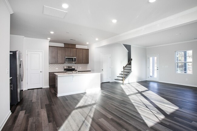 Building Photo - Available 8/10/25! 2 Story Home Near Trian...