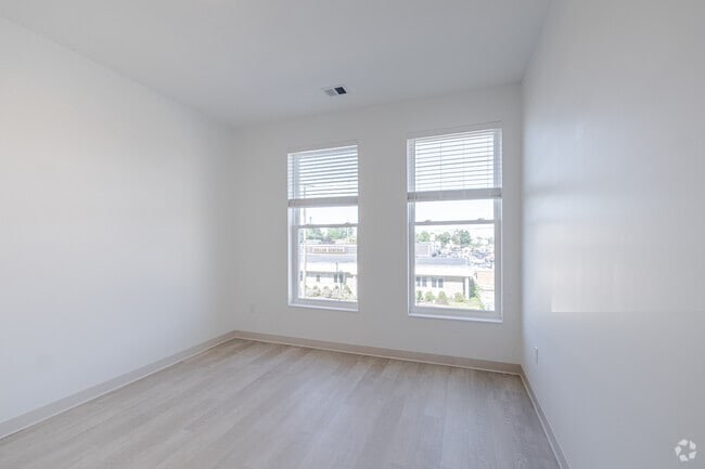 1BR, 1BA - 571SF - Bedroom - Winsor Place