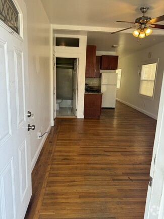 Building Photo - 865 Mead Ave