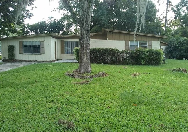 Building Photo - 1005 Legay Ave