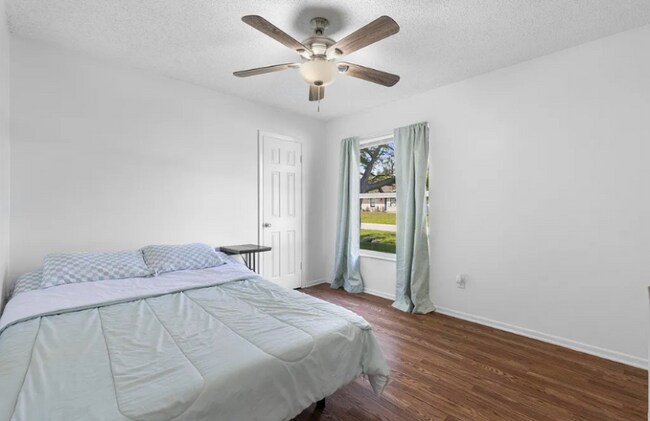 Foto del edificio - 733 SE Academy Ln