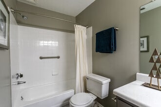 2BD, 2BR - 1224SF - Bathroom - Colony Woods