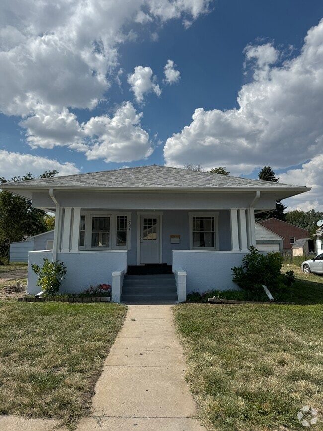 Building Photo - 604 S Burg St