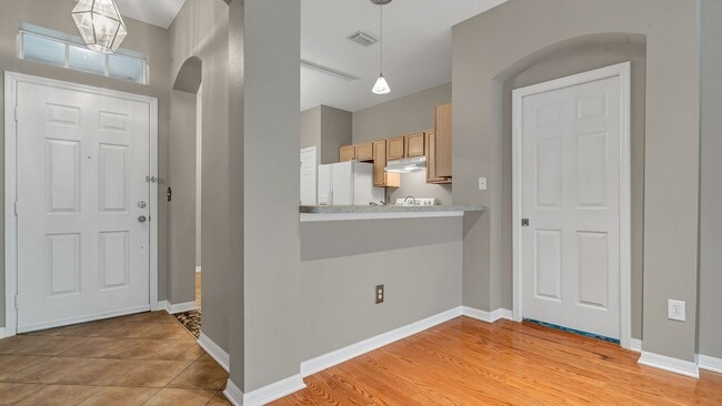 Building Photo - Charming 2-Bedroom Townhome in Windsor Pla...