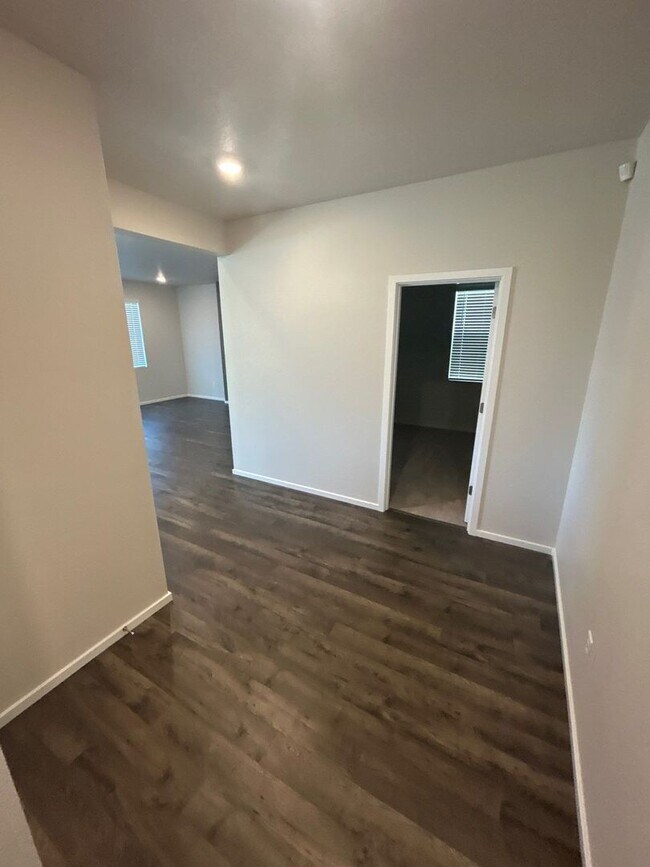 Foto del edificio - 4809 Thyme Ave NE
